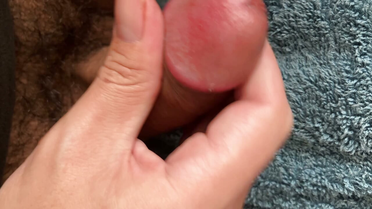 激しい亀頭マッサージでイカされちゃう