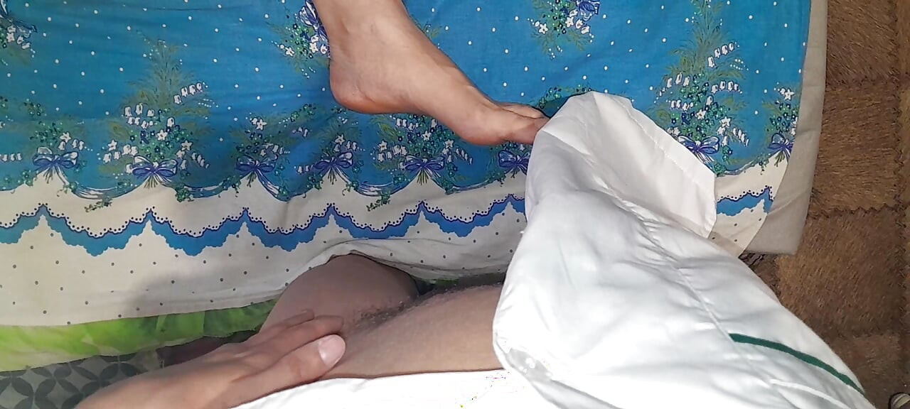 三个护士在更衣室里自慰