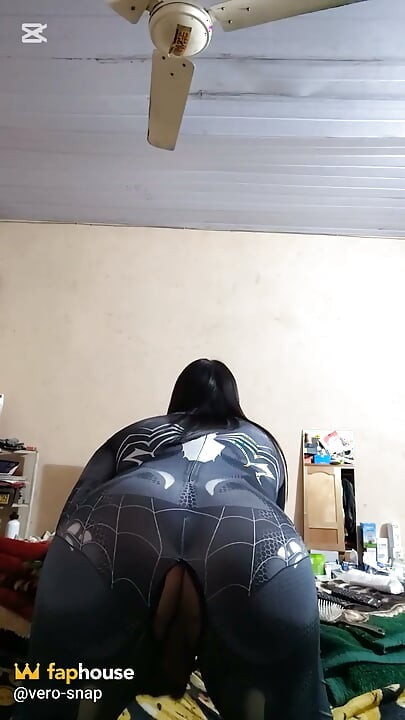 Trans yang menggoda dan submissive besar mahu berasmara