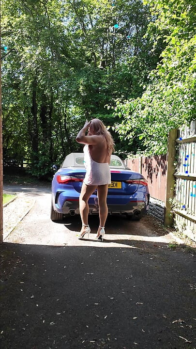Sexy Crossdresser kellycd2022 Jeg er min rosa kjole og brune sømløse strømpebukser