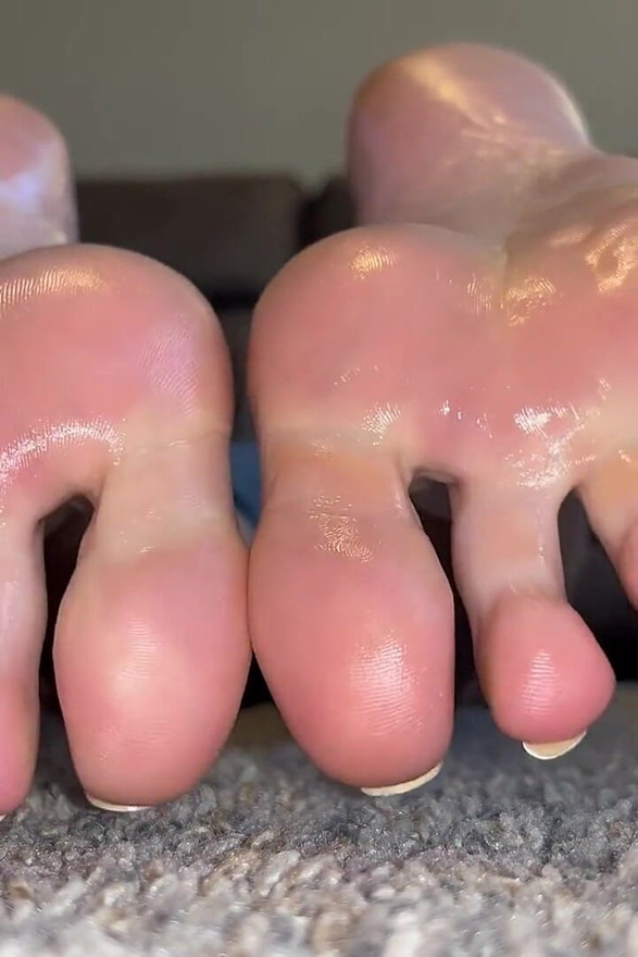 Oily Soles Rub - Feet Fetish by Ivys Feet