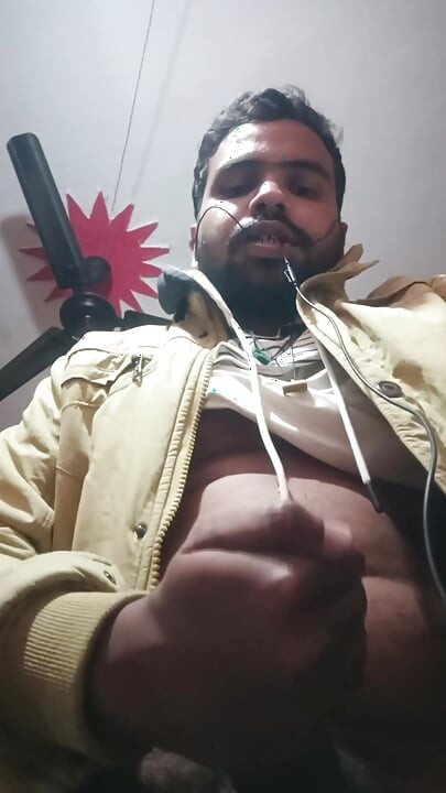 หนุ่มอิสมาร์ตอินเดียกําลังช่วยตัวเองอย่างหนัก