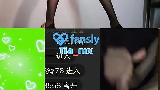 Selama livestream guru seks, penggemar masturbasi padanya