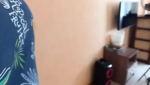 Ibu tiri ngocok kontolku dan ngocok kontolku pagi-pagi