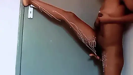 18 year old Home alone masturbate her self