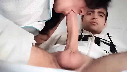 Blowjob Und Masturbation Für Geilen Jungen Mann Mit Großem Schwanz Kommt Viel Sperma Heraus