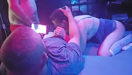 Delilah bir profesyonel gibi yarak alıyor