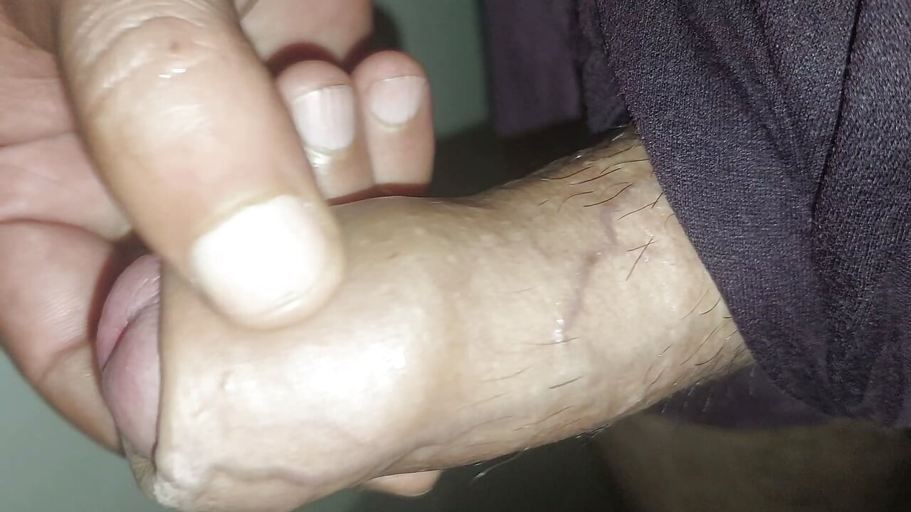 I feel pleasure when my step sister give me a handjob