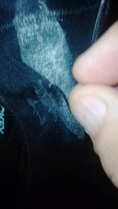 漂亮又白皙，她在内裤上留下了全部的分泌物