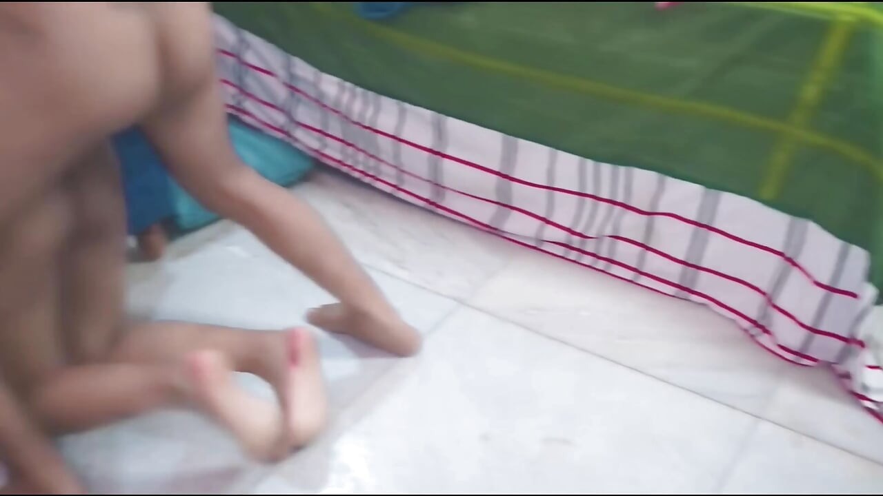 Chhoti stepsister ko chudae karna sikhaya