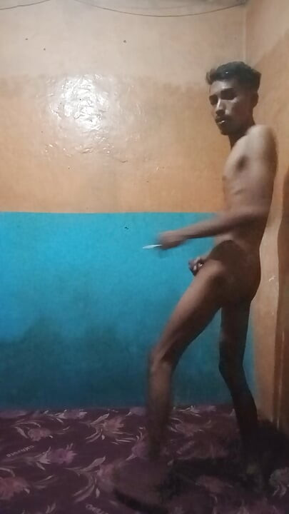 Naked guy showing off his body and cock makes chicks lustful