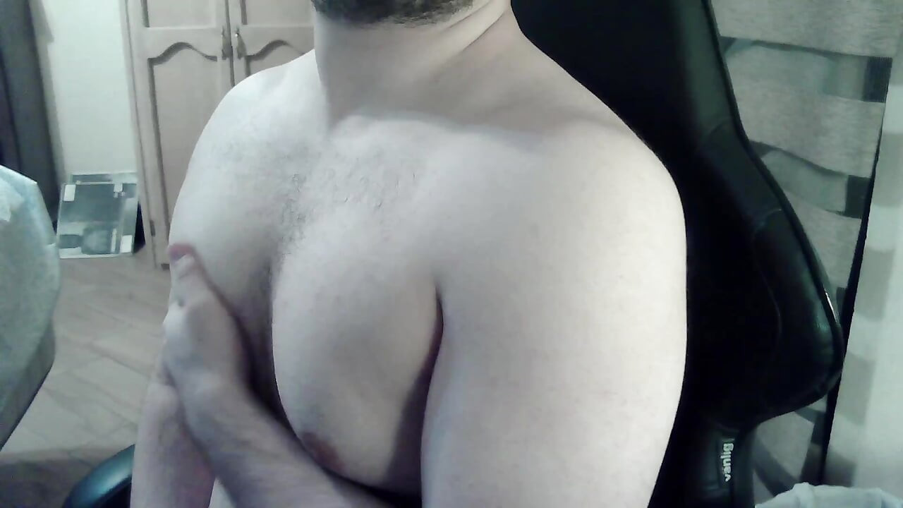 Beefy virgin camboy dances and flexes
