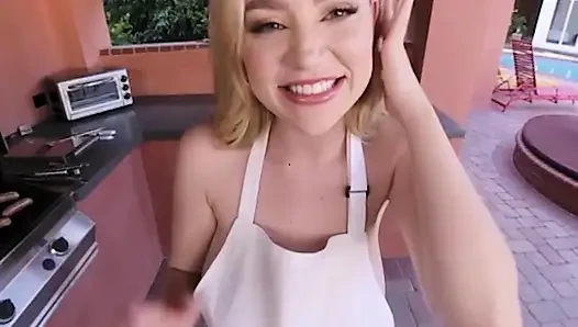 BaDoinkVR во время работы с барбекю Blake Blossom может только думать о вашей колбасе, часть 1