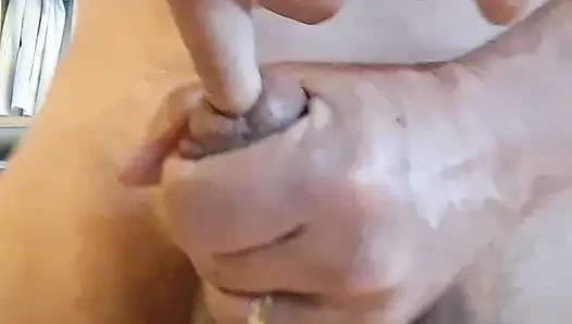 Büyük yarak, anal tıkalı, büyük taşaklar, parmakla sikiş buna bayılıyorum