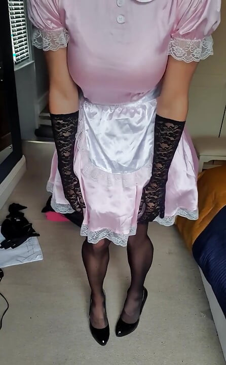 خادمة وردية وسدادة مؤخرة