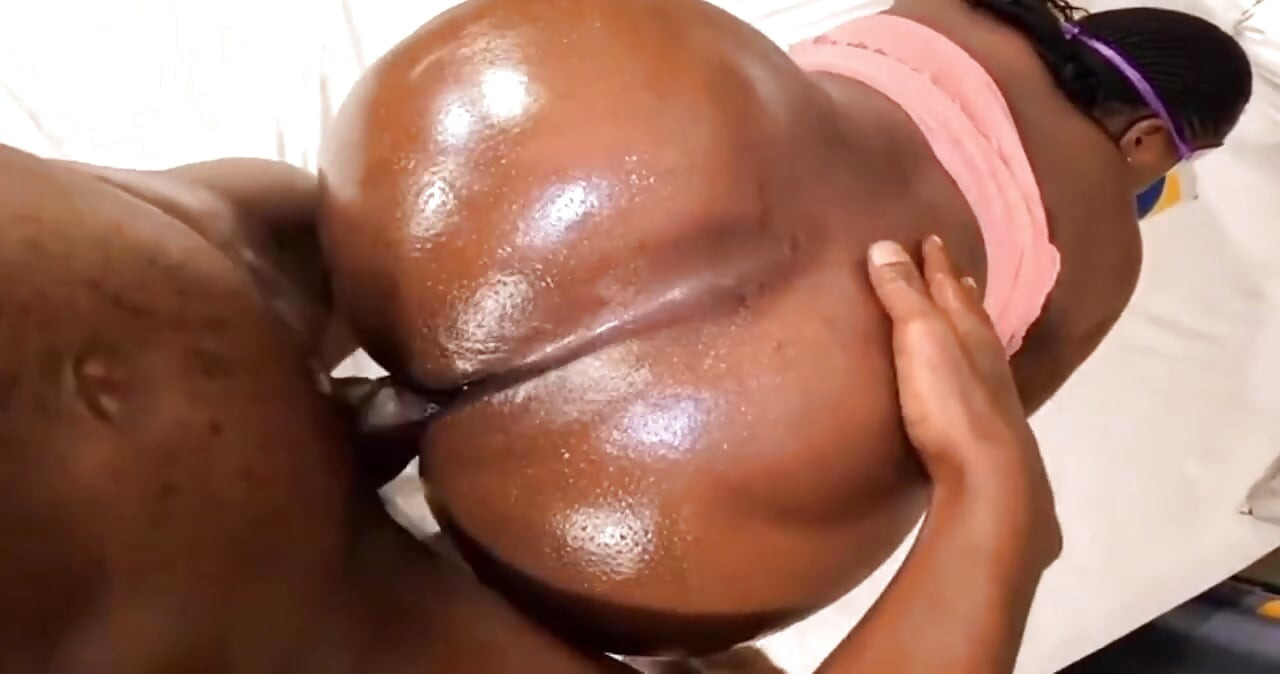 Wielki kutas głęboko w dupie tabu macochy, podczas gdy tatusia nie ma wokół kompilacji