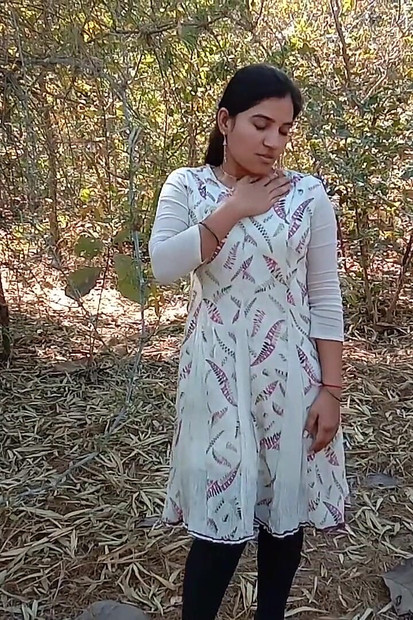 Daring Indian Kamini Bhabhi Getting Fucked in Jungle