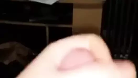 Boşalana kadar pornoya mastürbasyon yapıyor