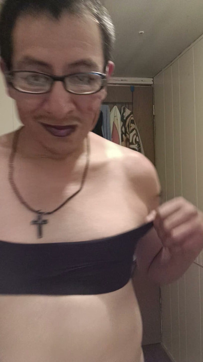 Me playing with my jiggle booty in my Black & Pink (4th Mix Match Outfit). Am I good girl? Do you like what you see? CEI?!?!