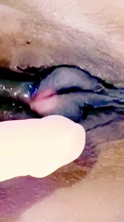 Buceta massagem com vibrador | Clipe 1
