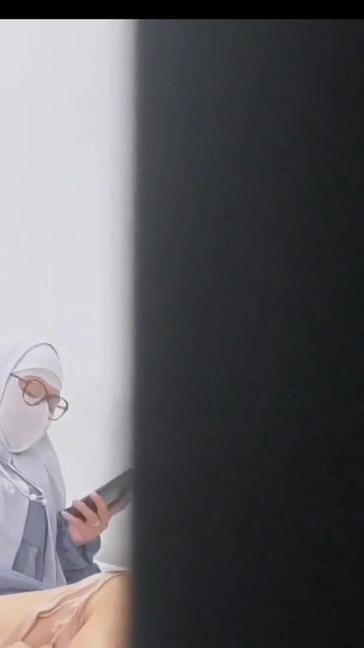 Patient caught doctor masturbating in the room. | Clip 1