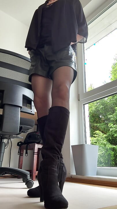 Sissy secretary makes her boss hot