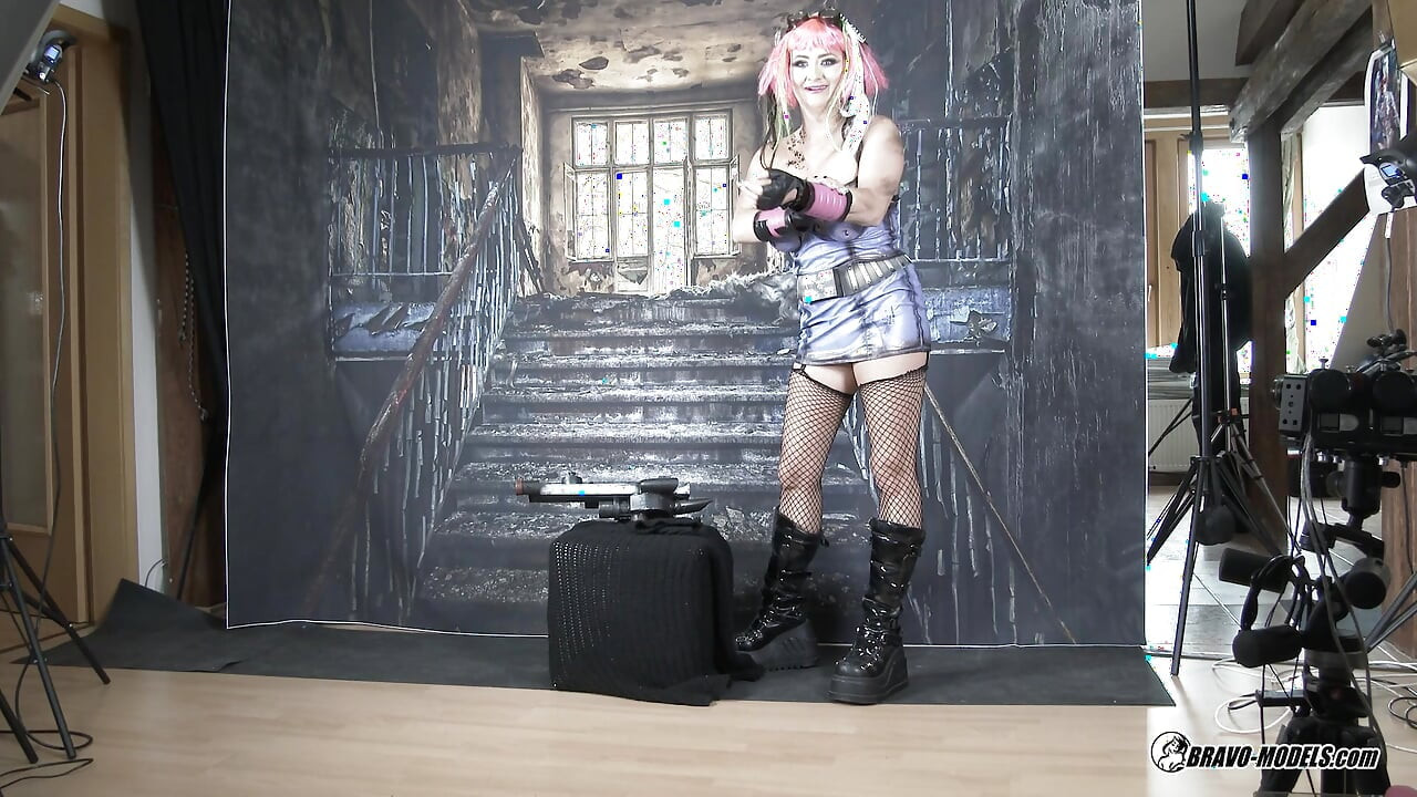 Cayla Lyons - 395 - Photoshoot Backstage