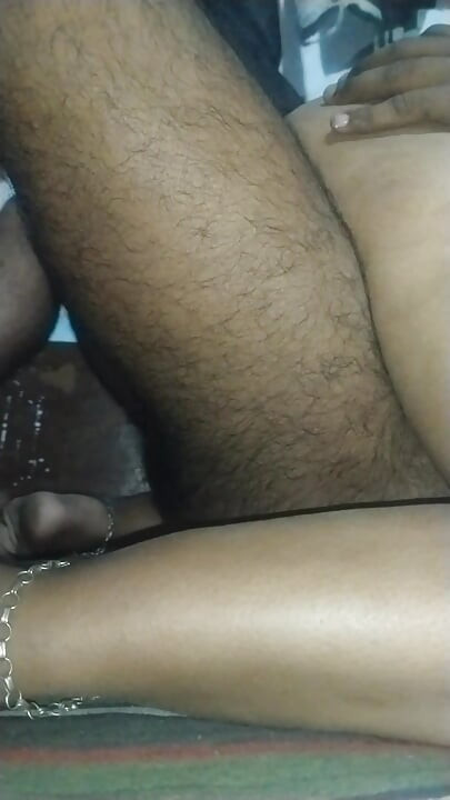 Desi hot bhabhi ki mast hokar apani chut ke chudai ke