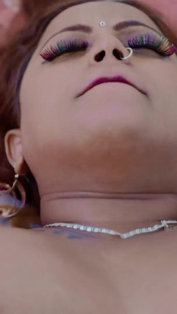 Detik yang tidak dapat dilupakan dari "isteri seksi menikmati keseronokan seksual daripada suaminya (audio Hindi)"