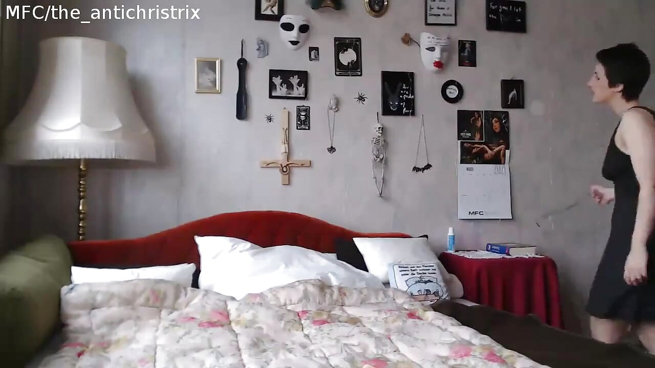 Seksi korse ve uyluk yükseklerini deniyor