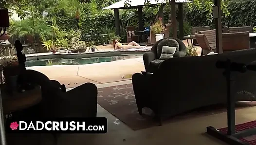 Dadcrush - memek becek ayah tirinya dientot habis-habisan di pinggir kolam renang