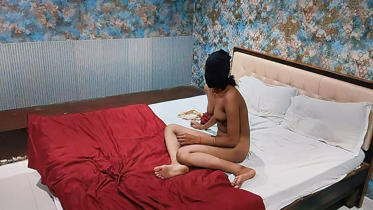 18   Virgin Sex - Kinky lad surrenders to the brunette