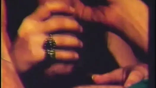 Klasik sert seks sahnesinde seksi genç kız