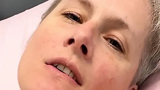 Die beste freundin meines sohnes fand mich komplett gefesselt