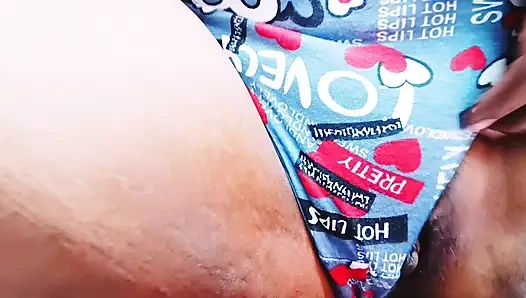 Hintli üniversiteli kız ilk kez komşu üvey oğlu Telugu ile edepsizce konuşuyor.