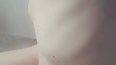 breve clip del mio seno in bagno.