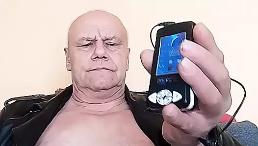 Meme uçlarına estim ve izolasyon maskesi