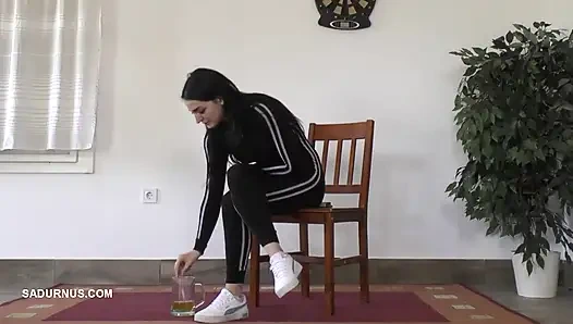 Herrin Dyanna Macht Einen Drink