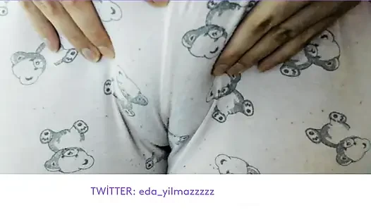 CAMELTOE- SWOLLEN PUSSY- MASTURBATE WITH PAJAMAS