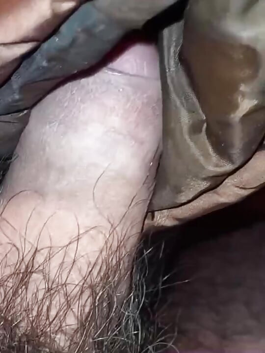 2 изпразвания върху лъскавата подплата на дамски пух