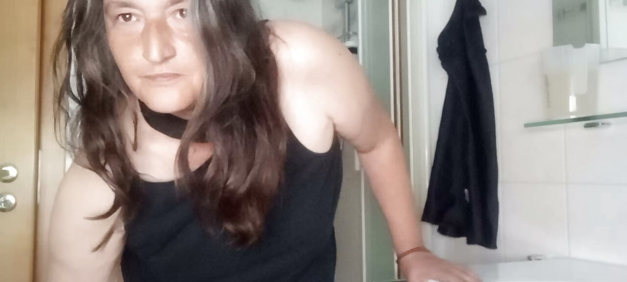 BBW Trưởng Thành Tắm Vòi Hoa Sen Đường Cong Tự Nhiên Và Bụng To Phần 1