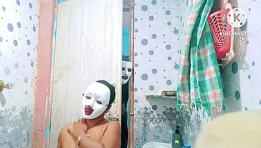 Тамильская домохозяйка застукала ее зятя, который использует, чтобы тайно наблюдать за ней во время купания, затем он соблазнил ее - полный тамильский аудио