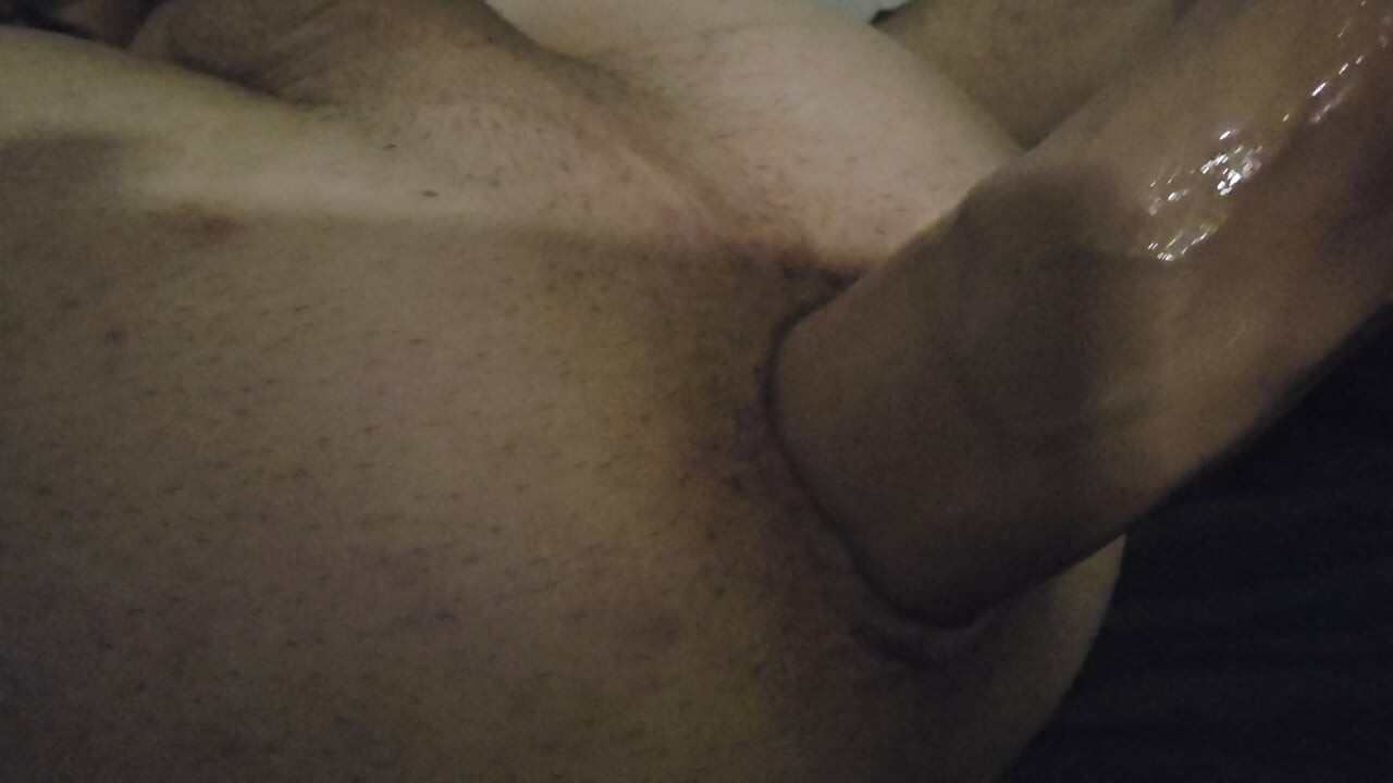 Enorme consolo na minha bunda apertada