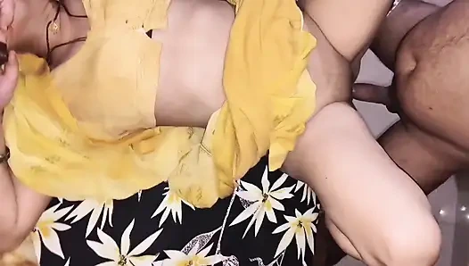 Smy üvey kız kardeşim ailesi evde yokken amını sikme şansı verdi