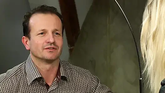 Мокрая возбужденная блондинка венгерская шлюшка скачет на моем жестком члене, том 1