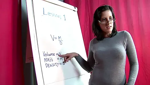 Büyük göğüslü esmer hemşire, muayene odasında hastayla yakınlaşıyor - lezbiyen sırları ortaya çıktı