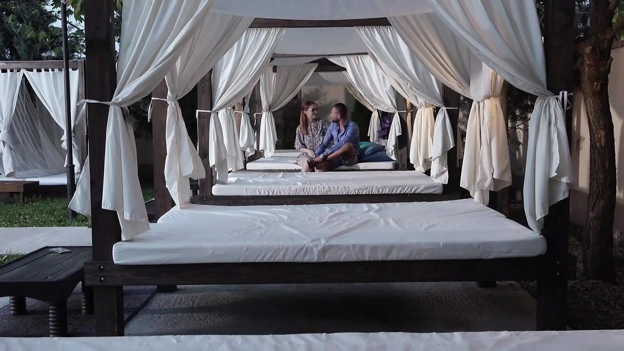 性爱教练金发女郎的狂野3P