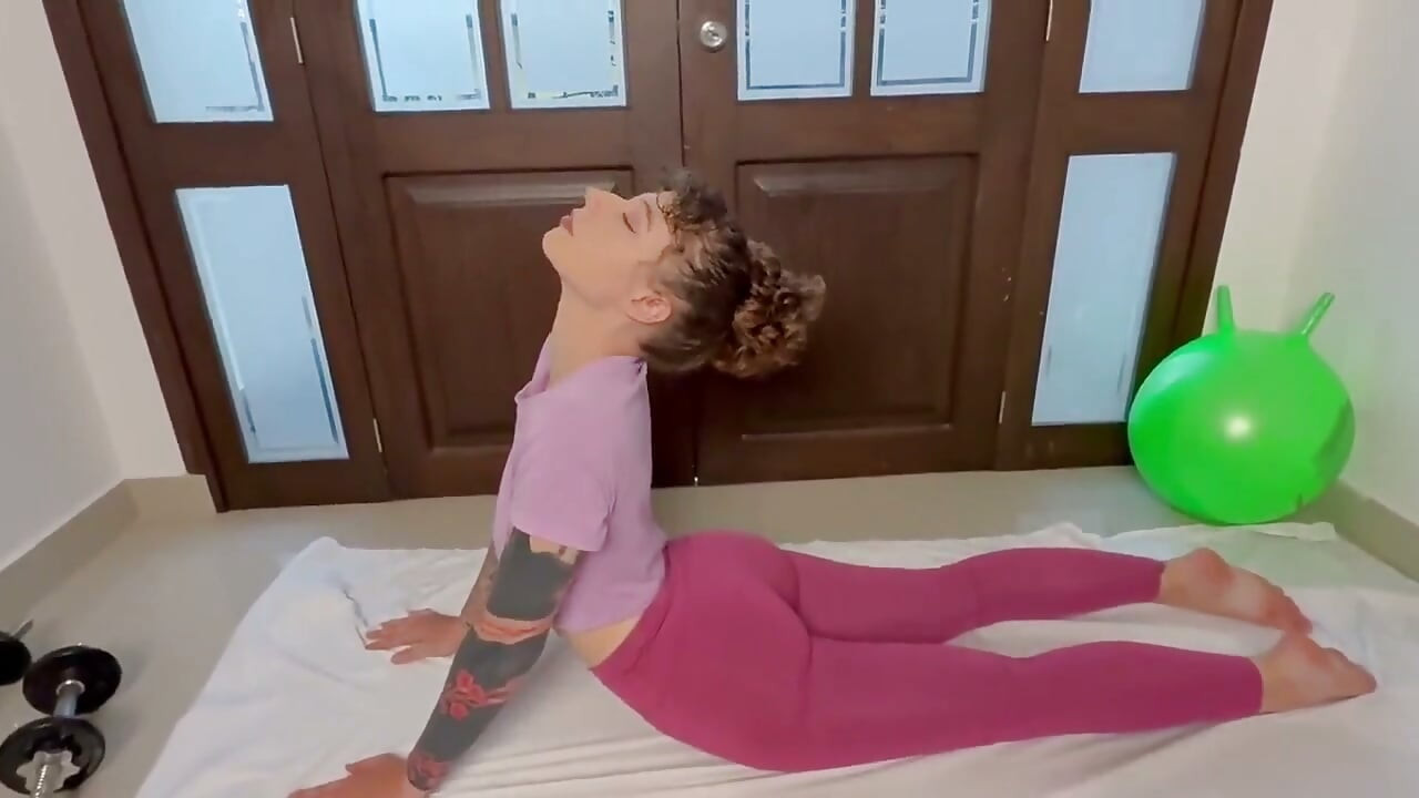 chalo ek saath yog karte hain