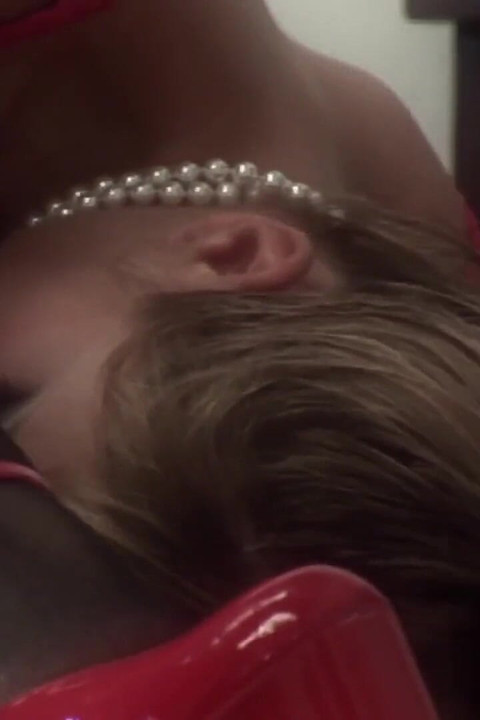 Kinky MILF Has Her Asshole Gaped and Creampied