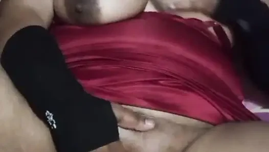 Gün içi savita bhvi şişe amına su kabağı sokuyor. Amcığı yırtıldı ve parlak kızardı ve tüm meyve suları fışkıran oldu.